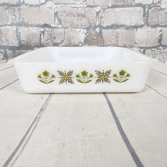 Vintage Anchor Hocking 8" Green Meadow Cake Pan Milk Glass Fire King Ovenware - Picture 6 of 15